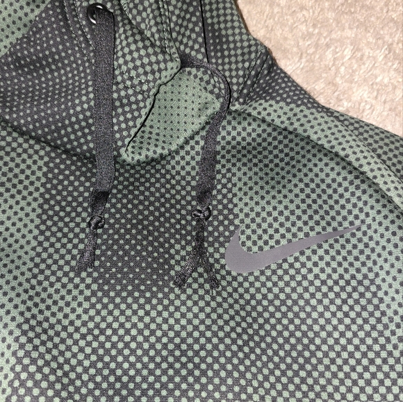 Men's Size Large Dark Green & Black NIKE sweatshirt - Picture 4 of 6